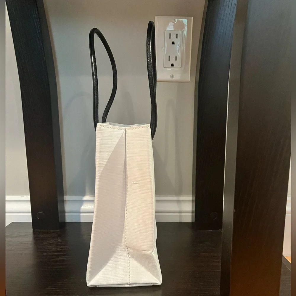 Balenciaga white shopping style hand bag! Gently preowned! - Picture 8 of 10